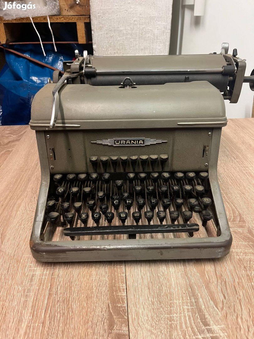 Uránia írógép antik