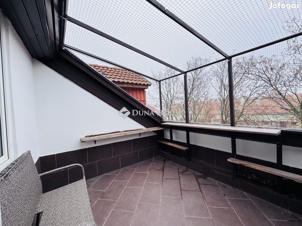Uránvárosban 106m2-es tetőtéri, nappali3szobás felújított