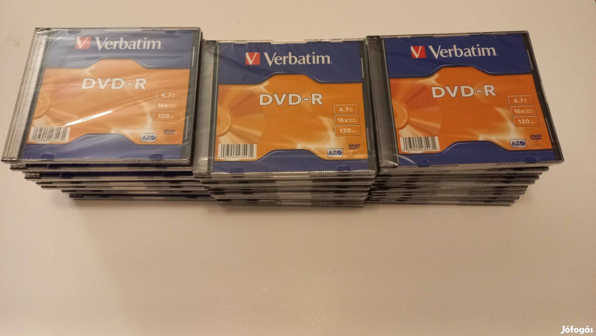 Üres DVD-k bontatlan csomagolásban, tokban