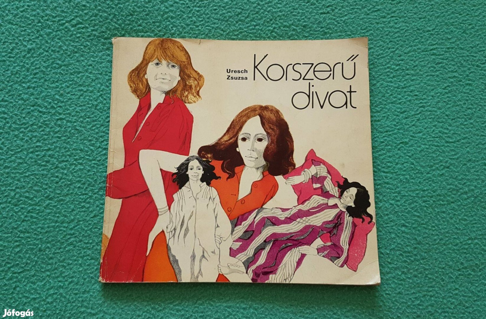 Uresch Zsuzsa - Korszerű divat könyv