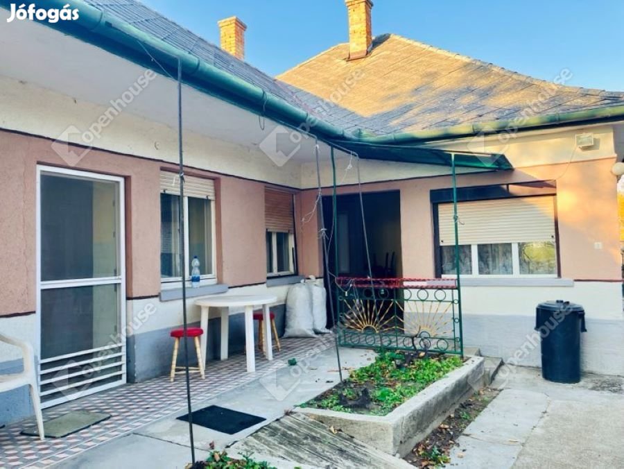 Úrhidán jó állapotú családi ház gazdálkodásra alkalmas