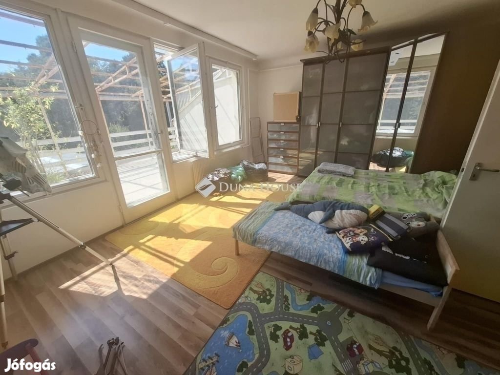 Úrii 386 nm-es ház eladó