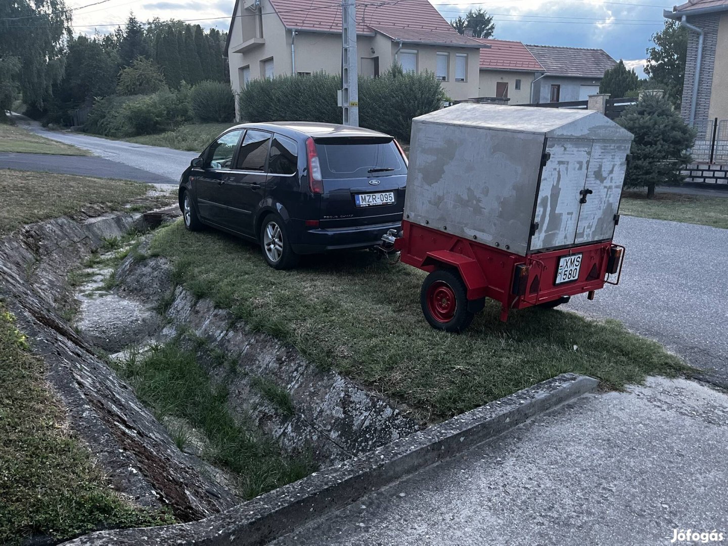 Utánfutó 125*100 aluminium zárható dobozzal 
