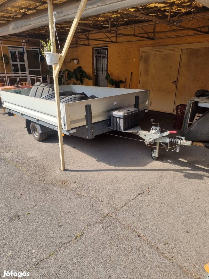 Utánfutó 3x2m. Fékes