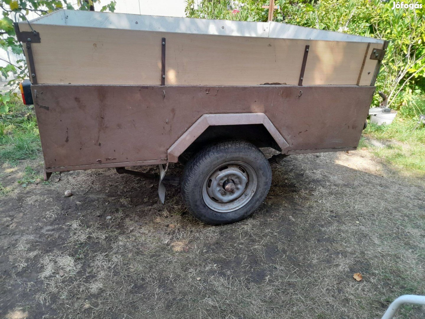Utánfutó Egyedi Ráfutófékes 177x137x65 750kg