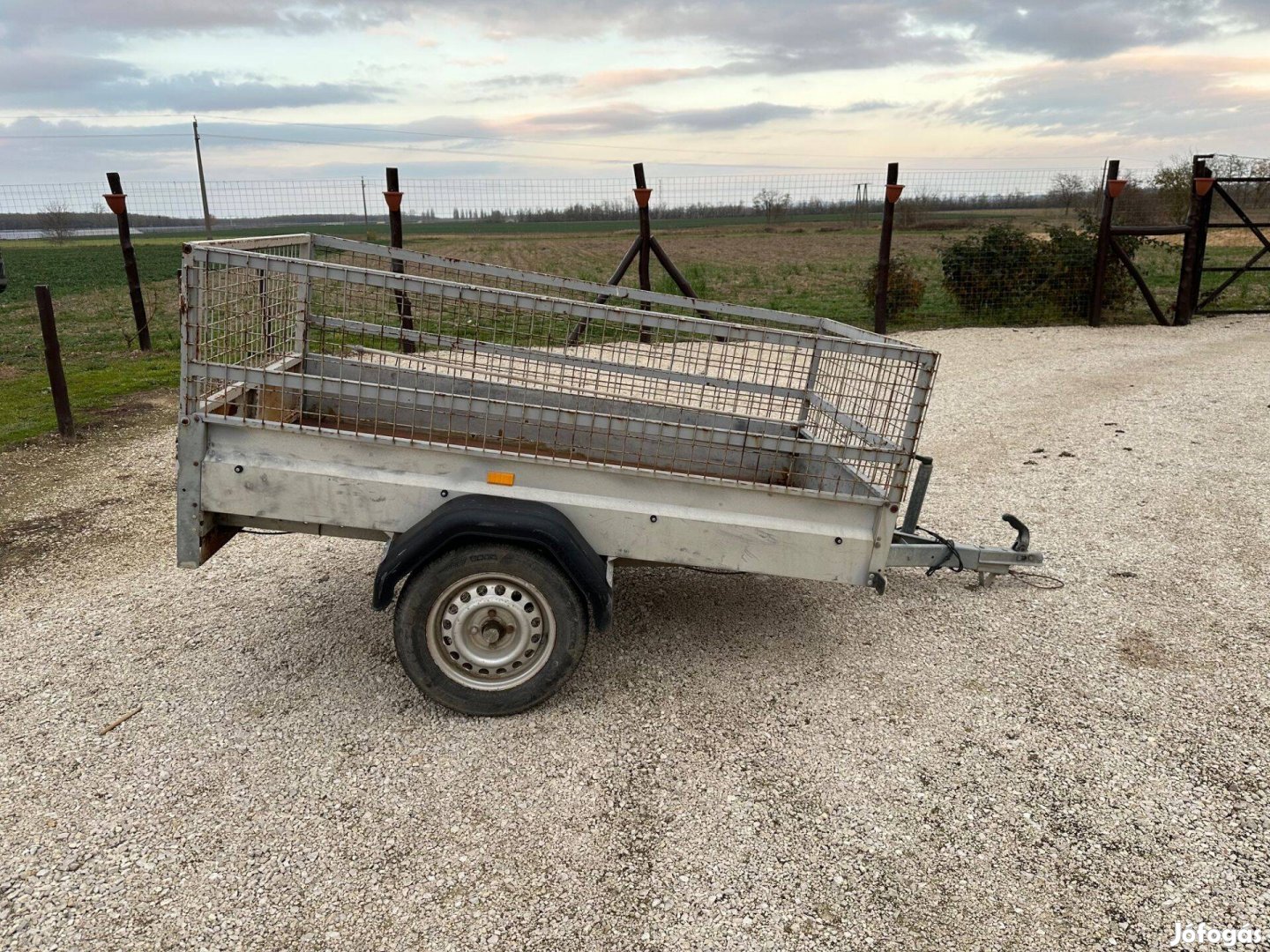 Utánfutó, egytengelyes