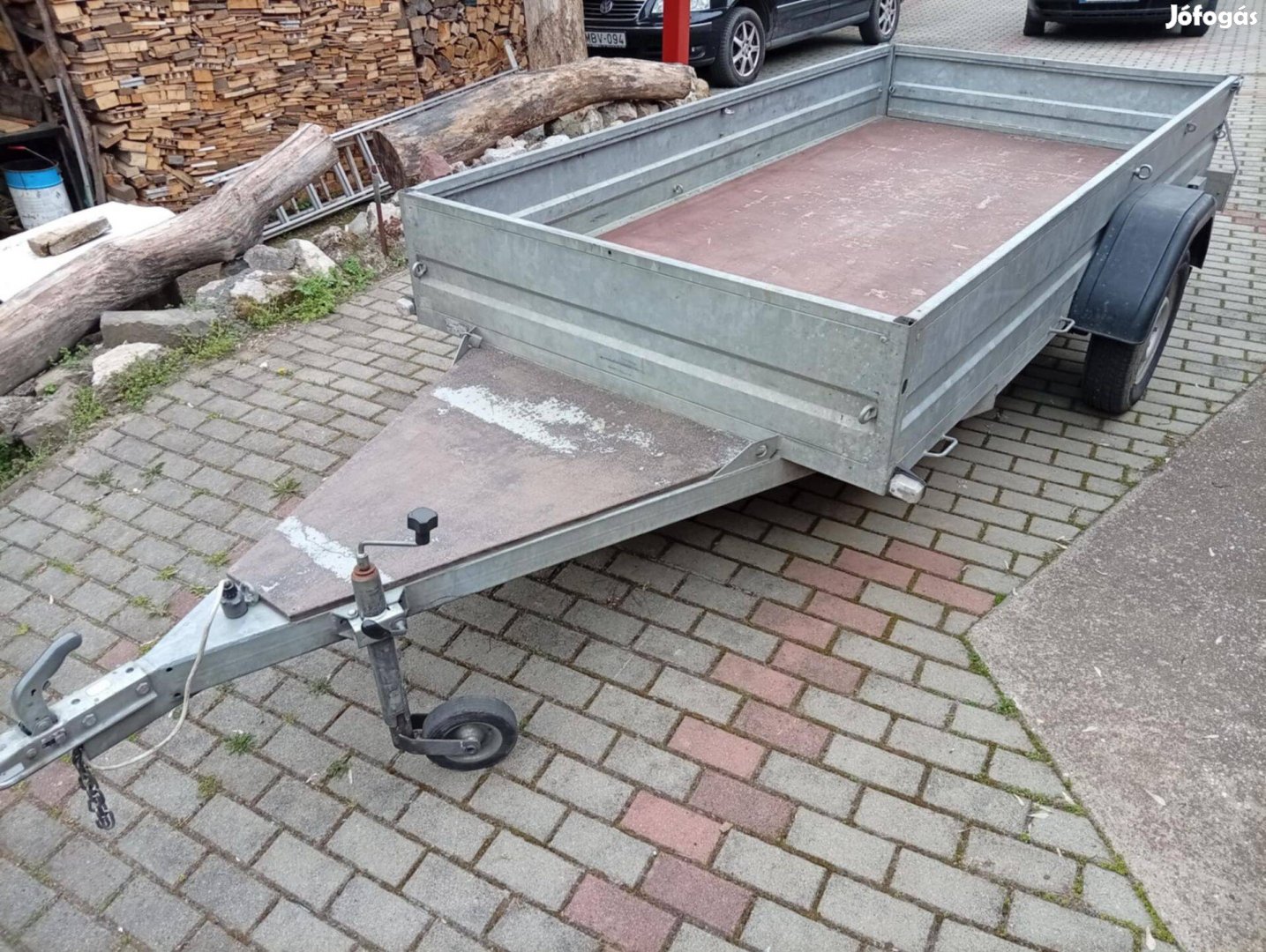 Utánfutó fék nélküli, hegesztett, horgynyzott