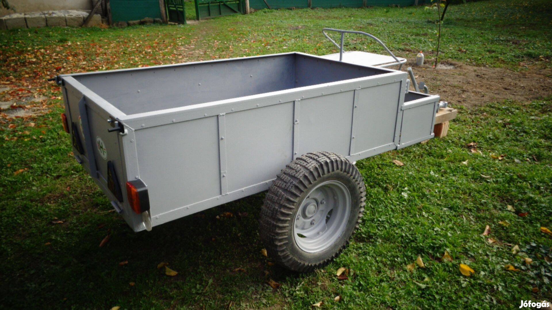 Utánfutó kerti traktorhoz
