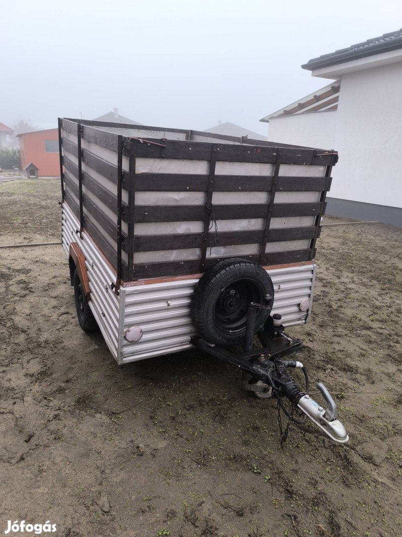 Utánfutó ráfutófékes