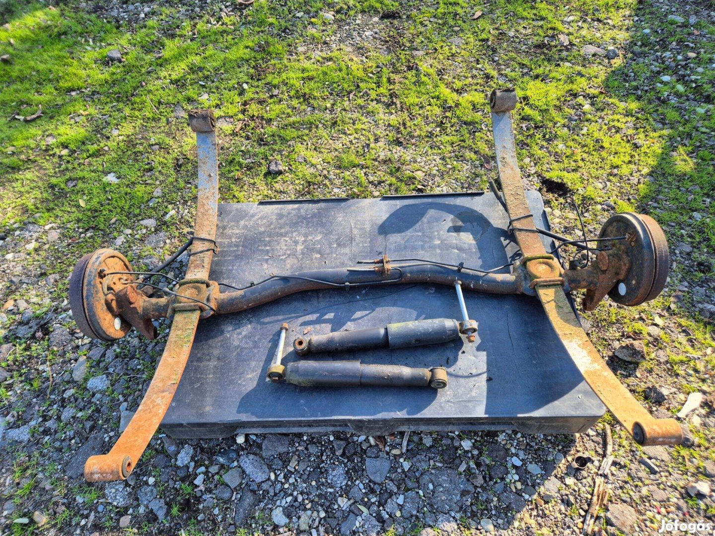 Utánfutónak való laprugós hátsó híd