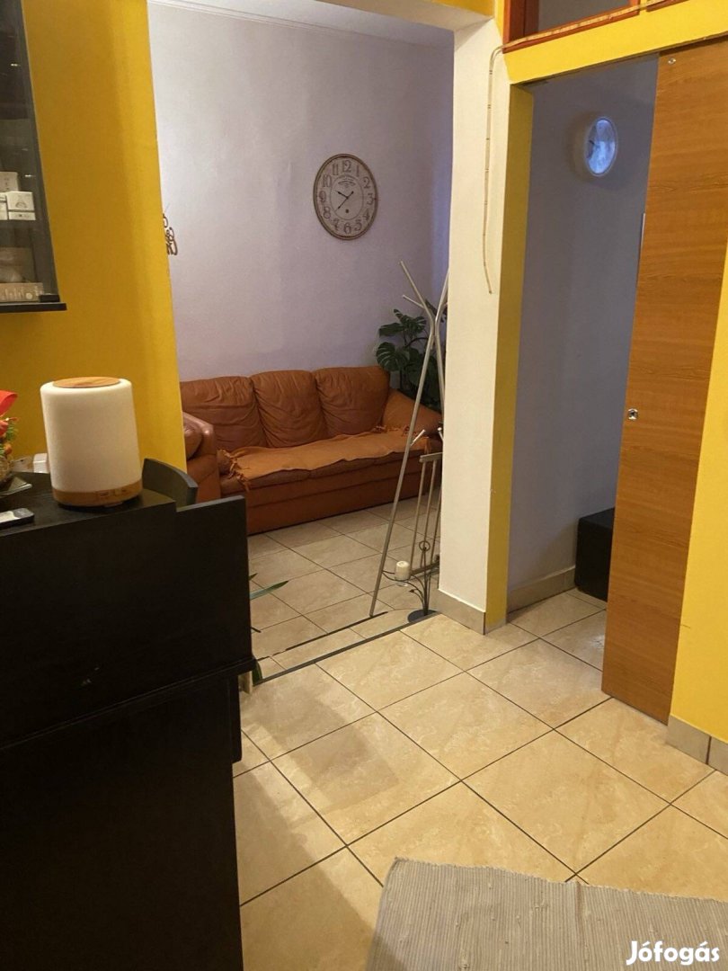 Utcafronti ház eladó