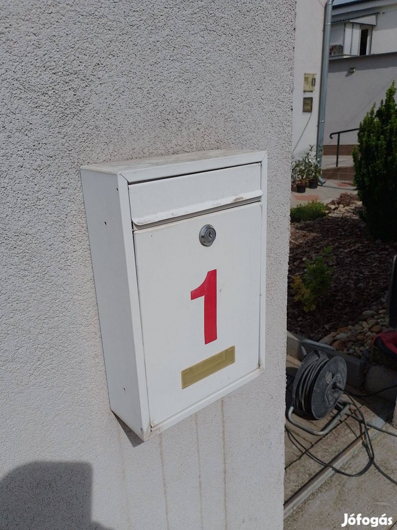 Utcai postaláda