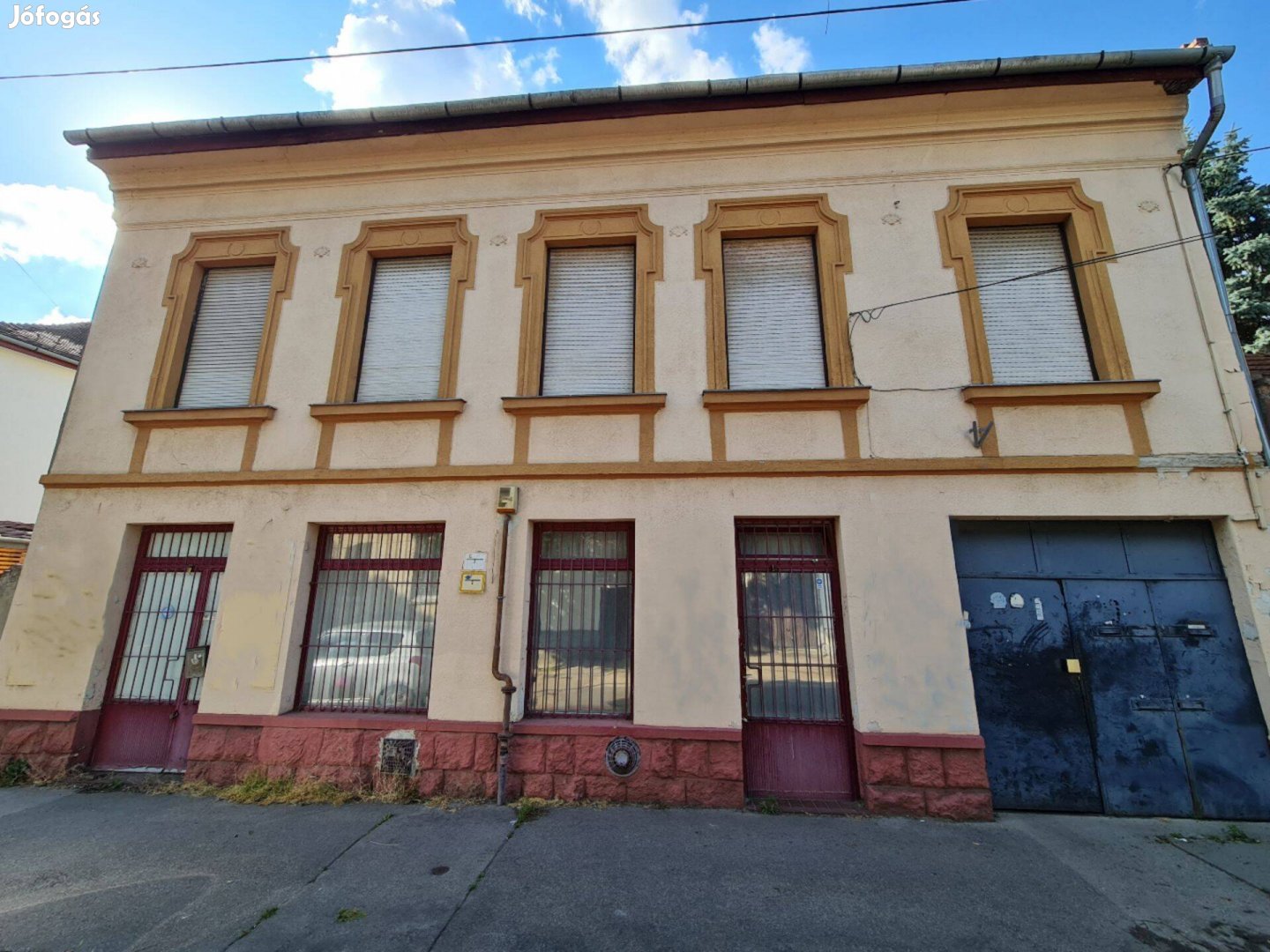 Utcai üzlethelyiség eladó