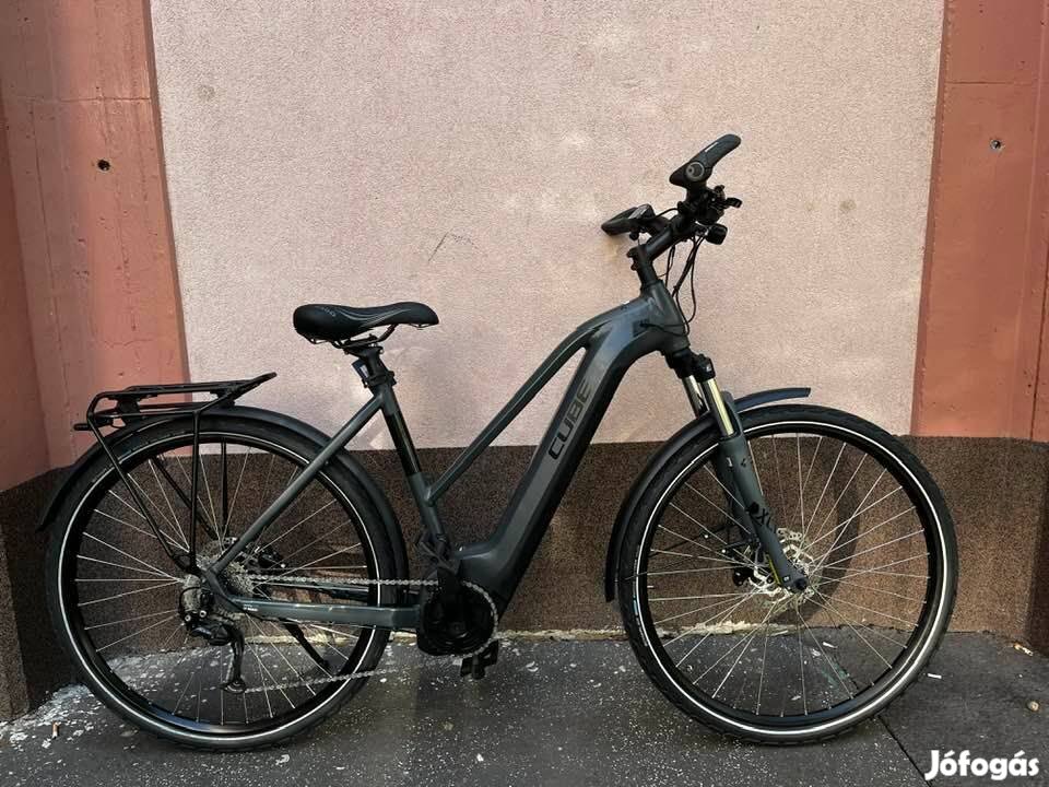 Utolsó napi akciok idén!Cube Touring ON1 28" 54cm Bosch,1626km,