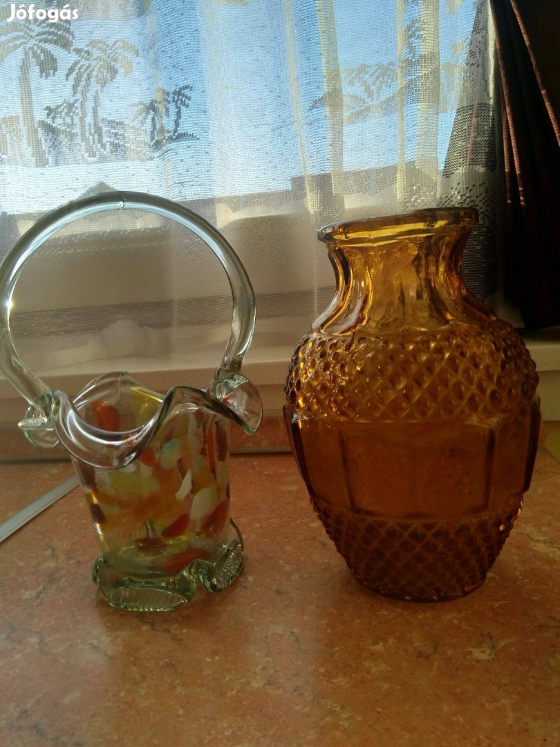 Üveg-, fa és kerámia vázák