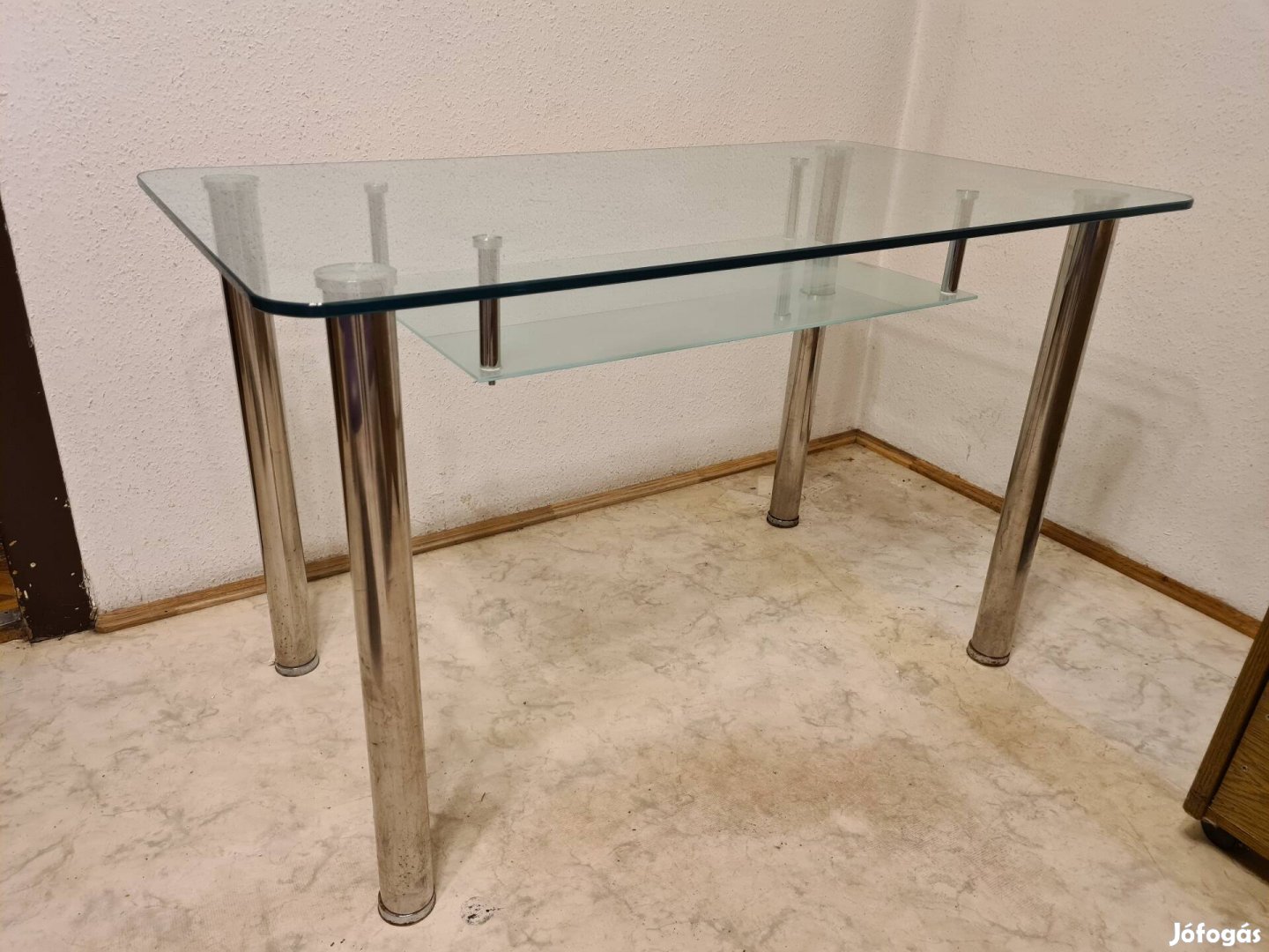 Üveg (étkező/dolgozó) asztal