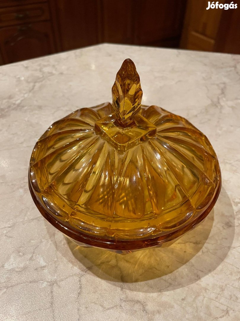 Üveg bonbonier borostyán színű fedeles vitrin állapotban