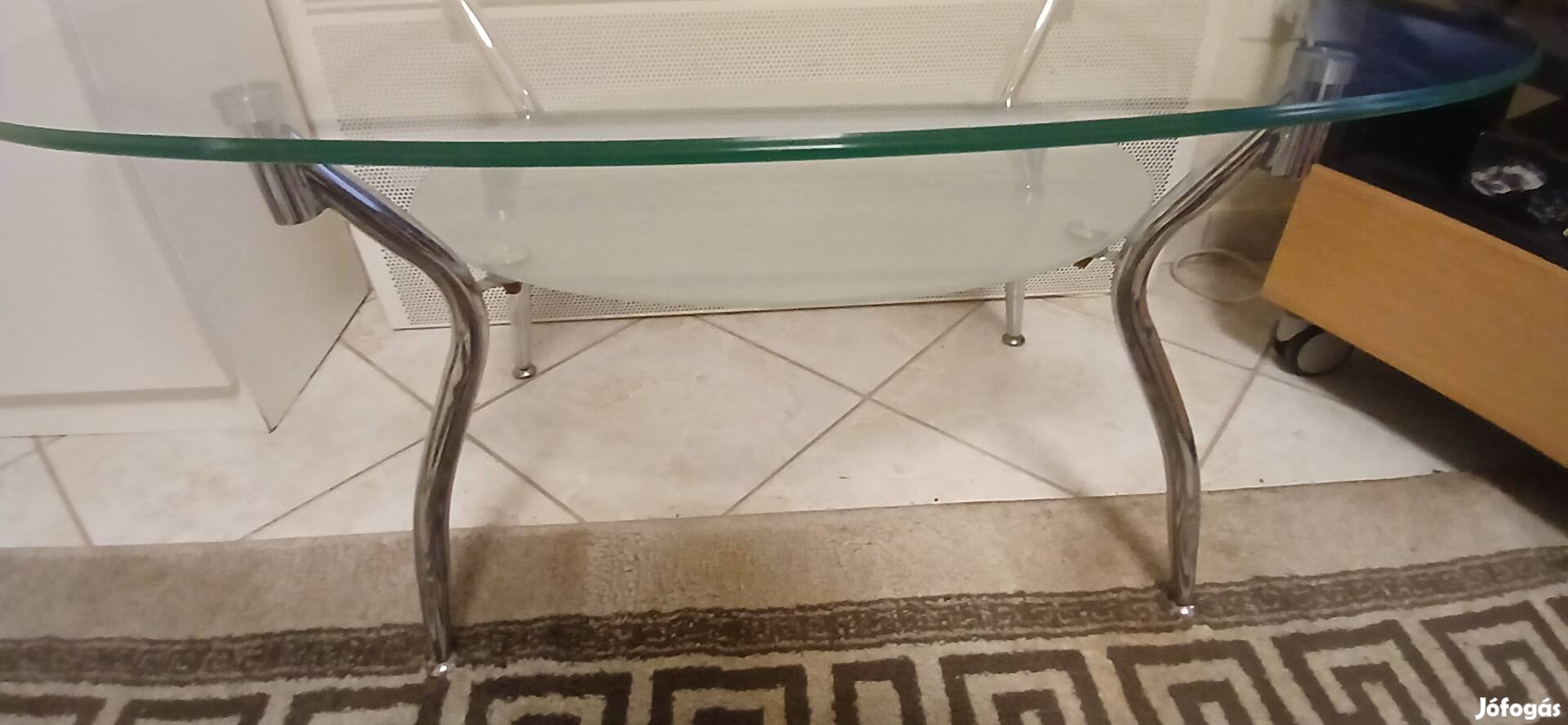 Üveg dohányzó asztal