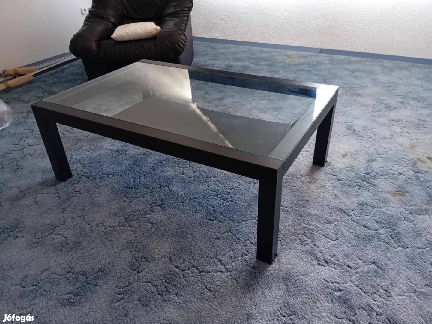 Üveg dohányzóasztal 120x80x42cm