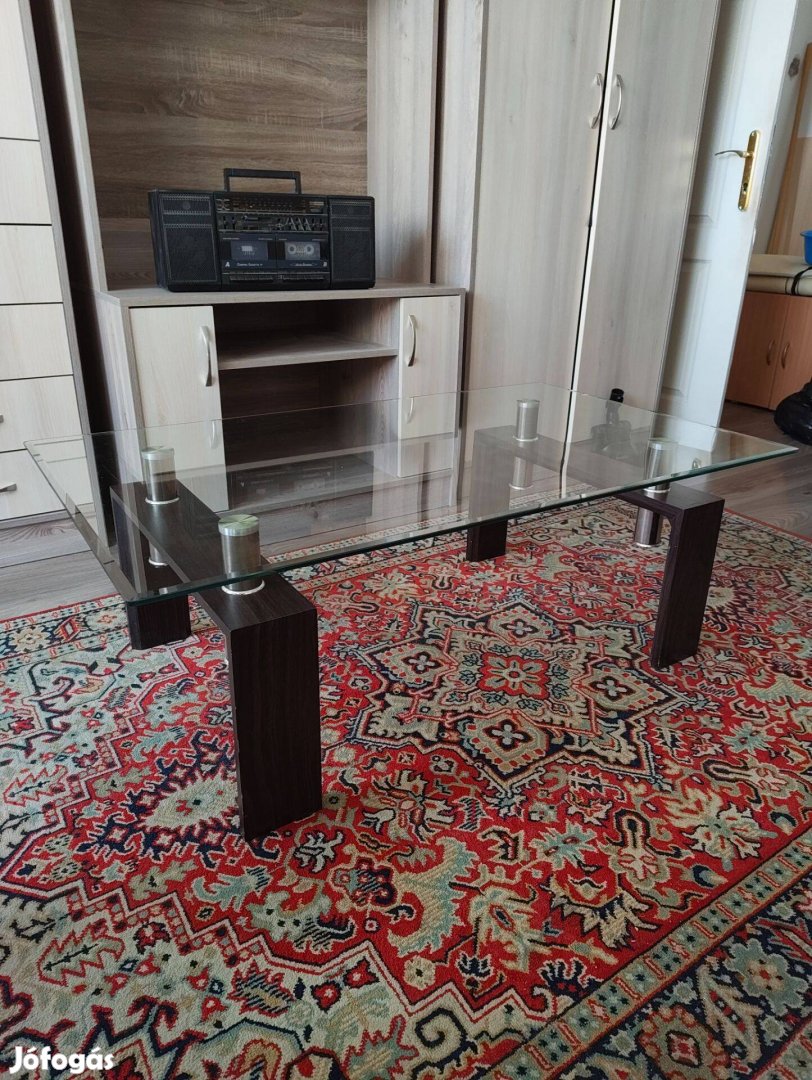 Üveg dohányzóasztal