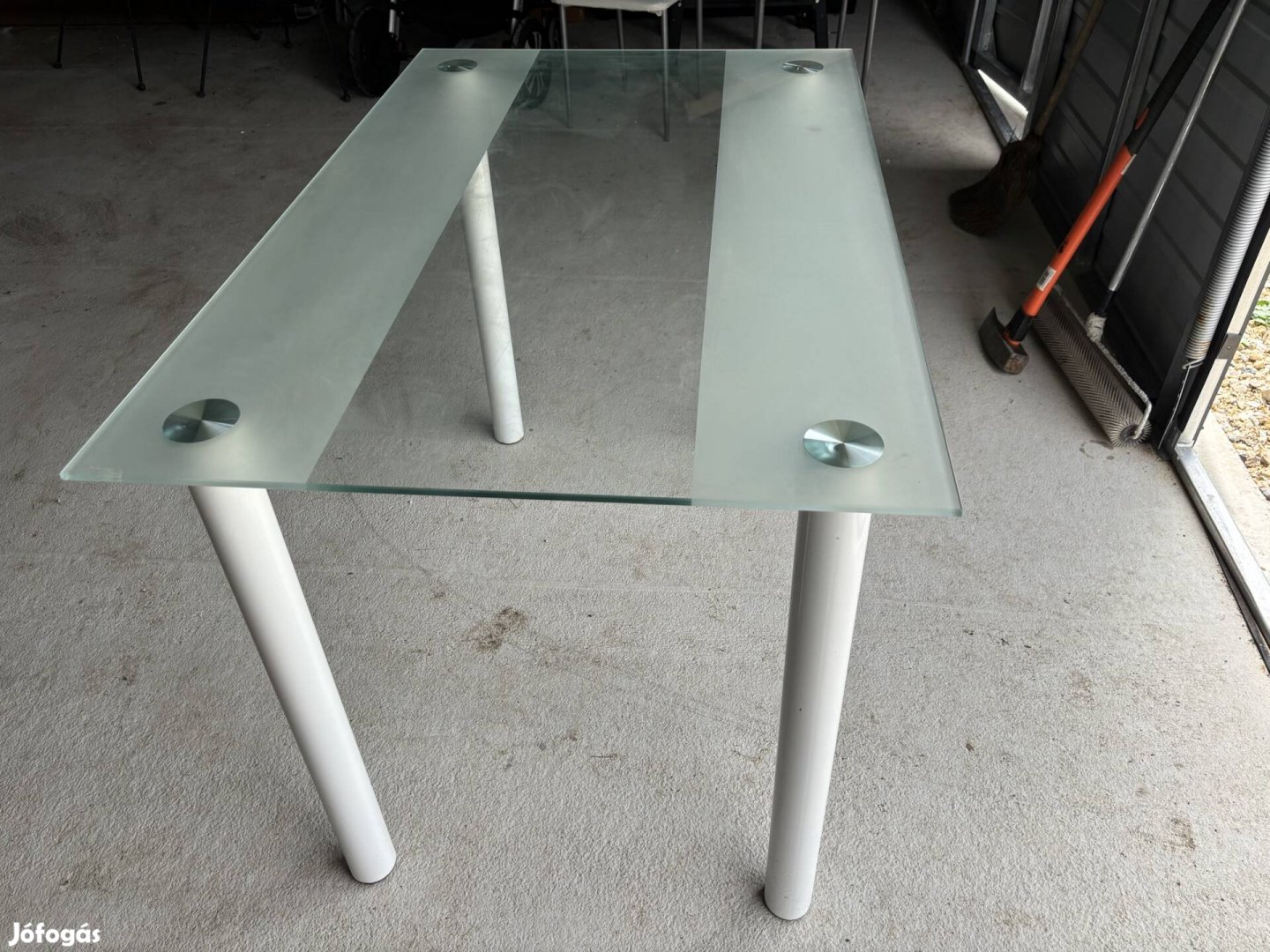 Üveg érkező asztal 110x70