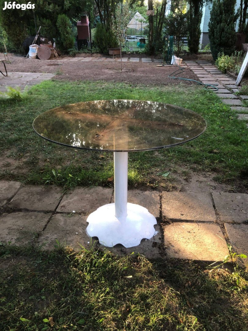 Üveg kertiasztal