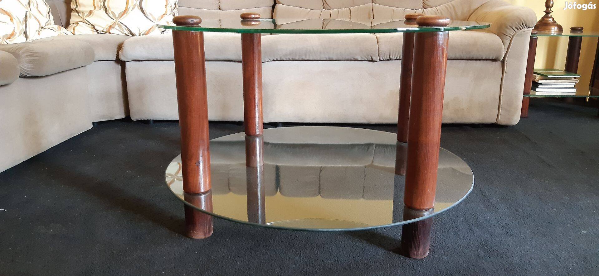 Üveg lapos asztal