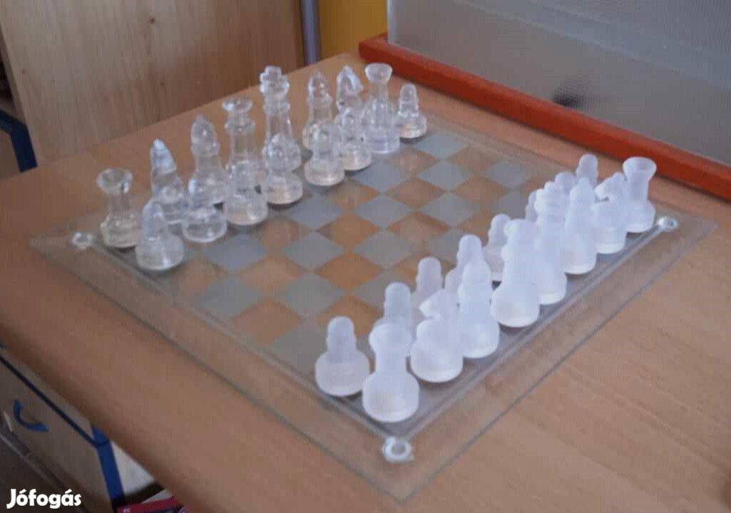 Üveg sakk-készlet és ostábla, üveg dobozában