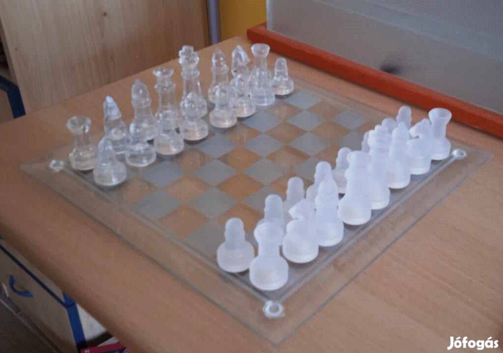 Üveg sakk-készlet és ostábla, üveg dobozában