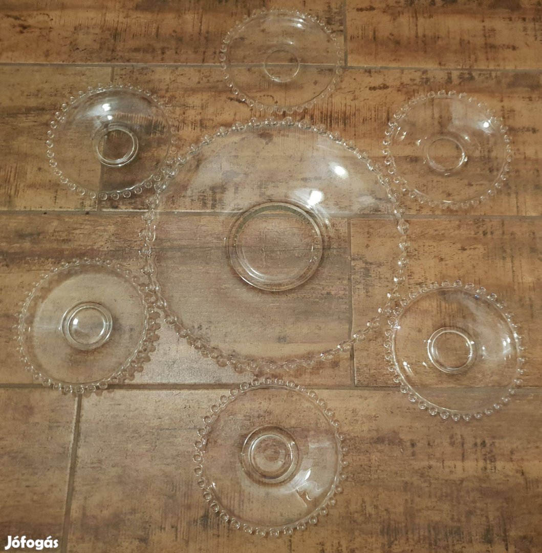 Üveg sütis - tortás tál és 6 darab tálka. A tál 30 cm a kicsik 15 cm