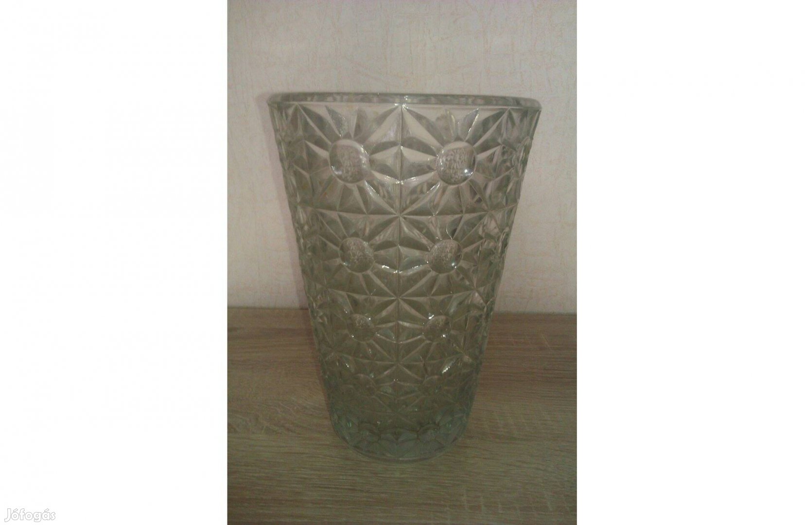 Üveg váza 20 cm magas 14 cm átmérőjű eladó!