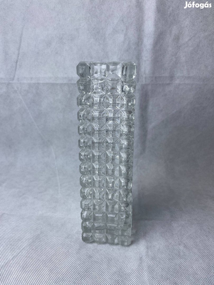 Üveg váza, négyzet alakú