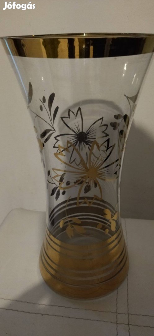 Üveg váza virágmintás