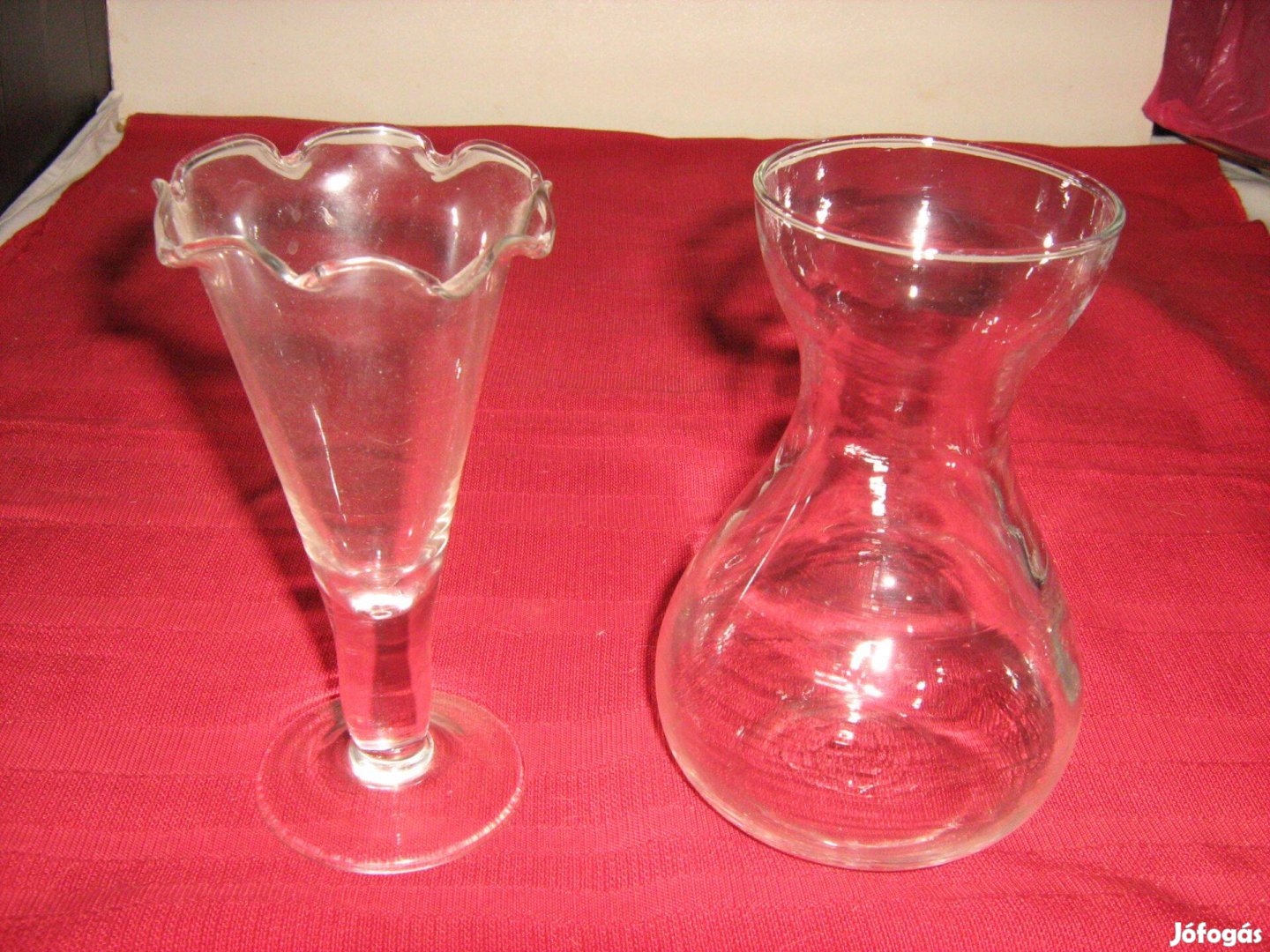 Üveg vázák, 2 db, kicsik, egy is vehető