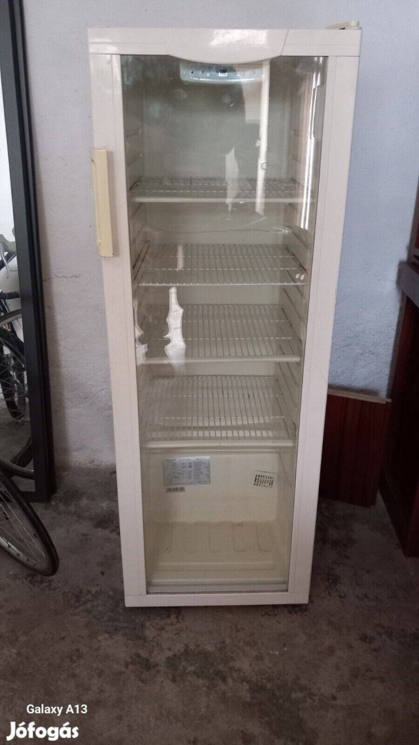Üvegajtós Hűtővitrin Italhűtő