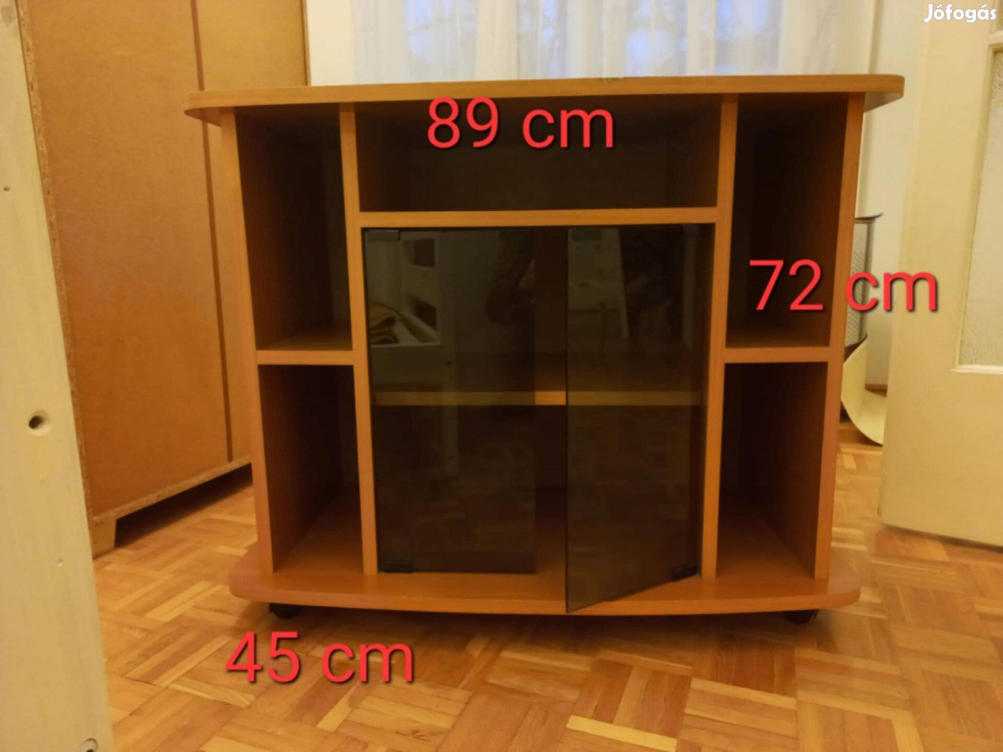 Üvegajtós TV szekrény