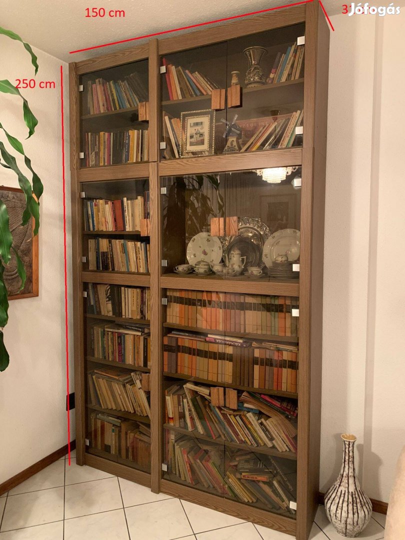 Üvegajtós könyvespolc/szekrény