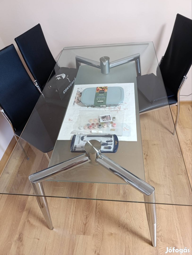 Üvegasztal 75x80x140 méretben eladó