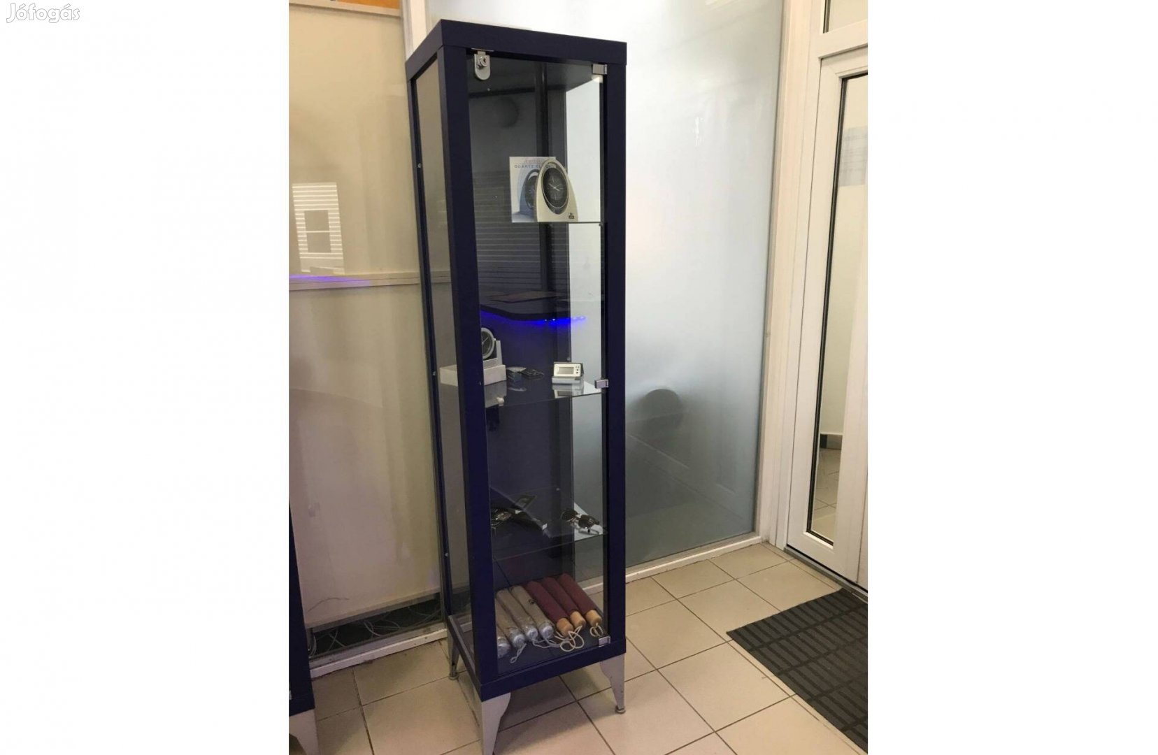 Üveges szekrény IKEA