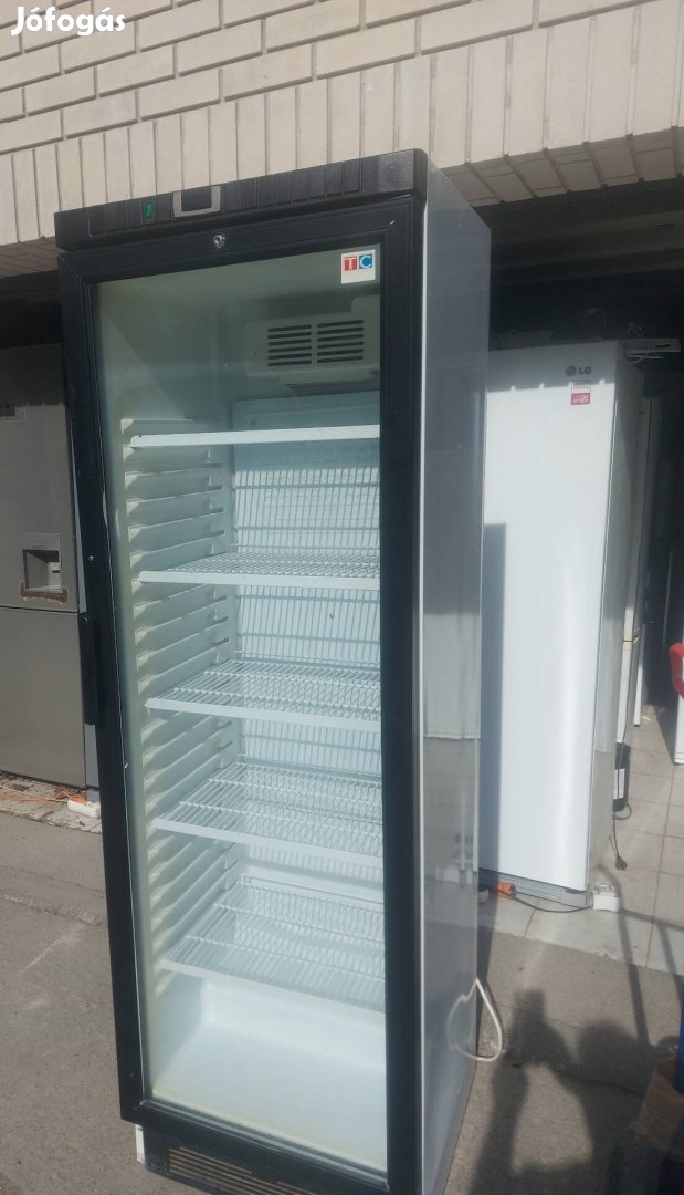 Uveges vitrines látvány uvegajtós ipari hűtő hűtőgép hűtőszekrény 