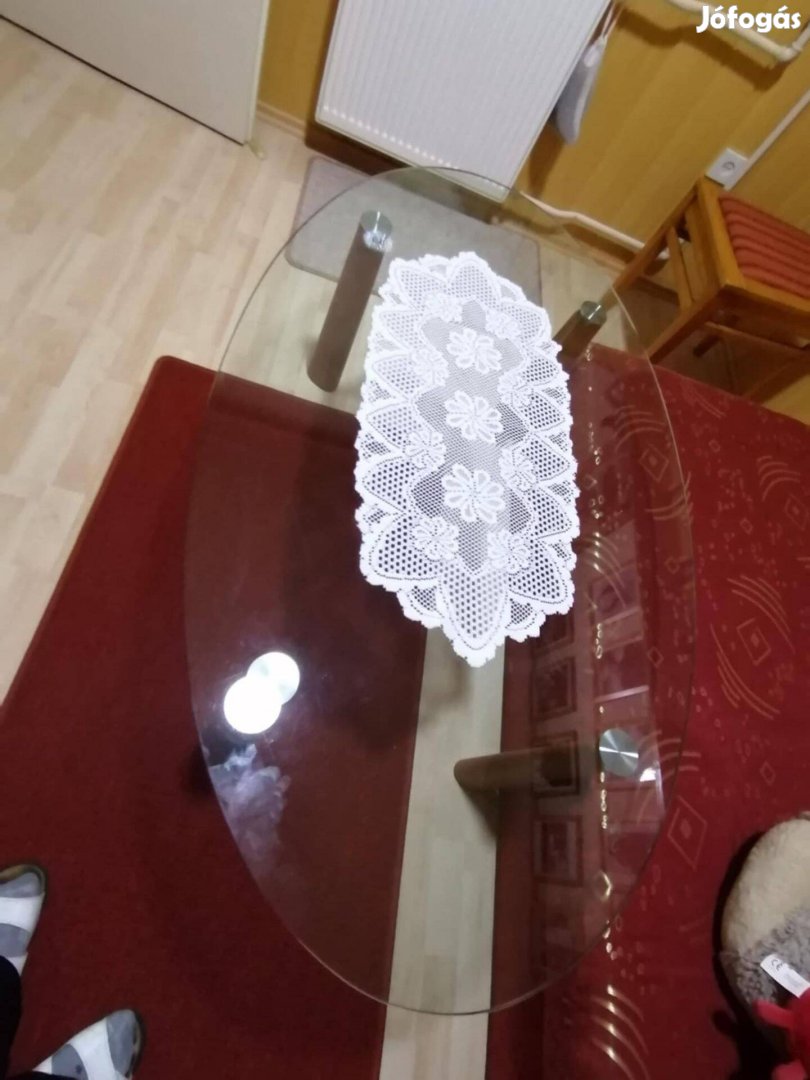 Üveglapos dohányzóasztal