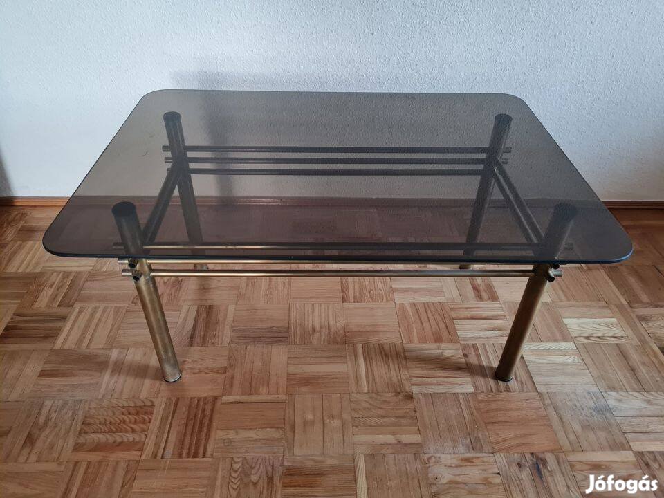 Üveglapos réz dohányzóasztal
