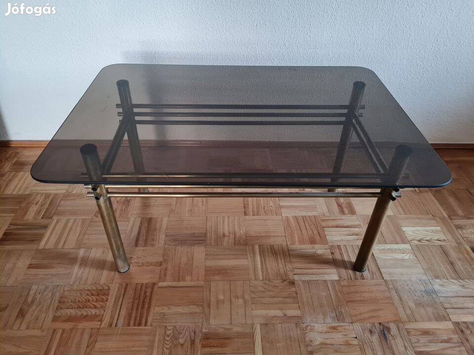 Üveglapos réz dohányzóasztal