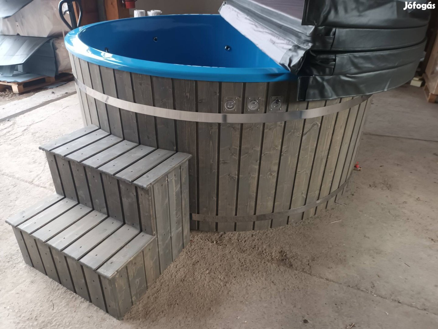 Üvegszálas dézsa, jakuzzi, wellness