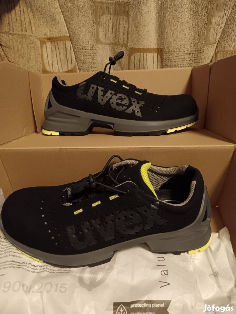 Uvex munkavédelmi cipő (új) dobozában