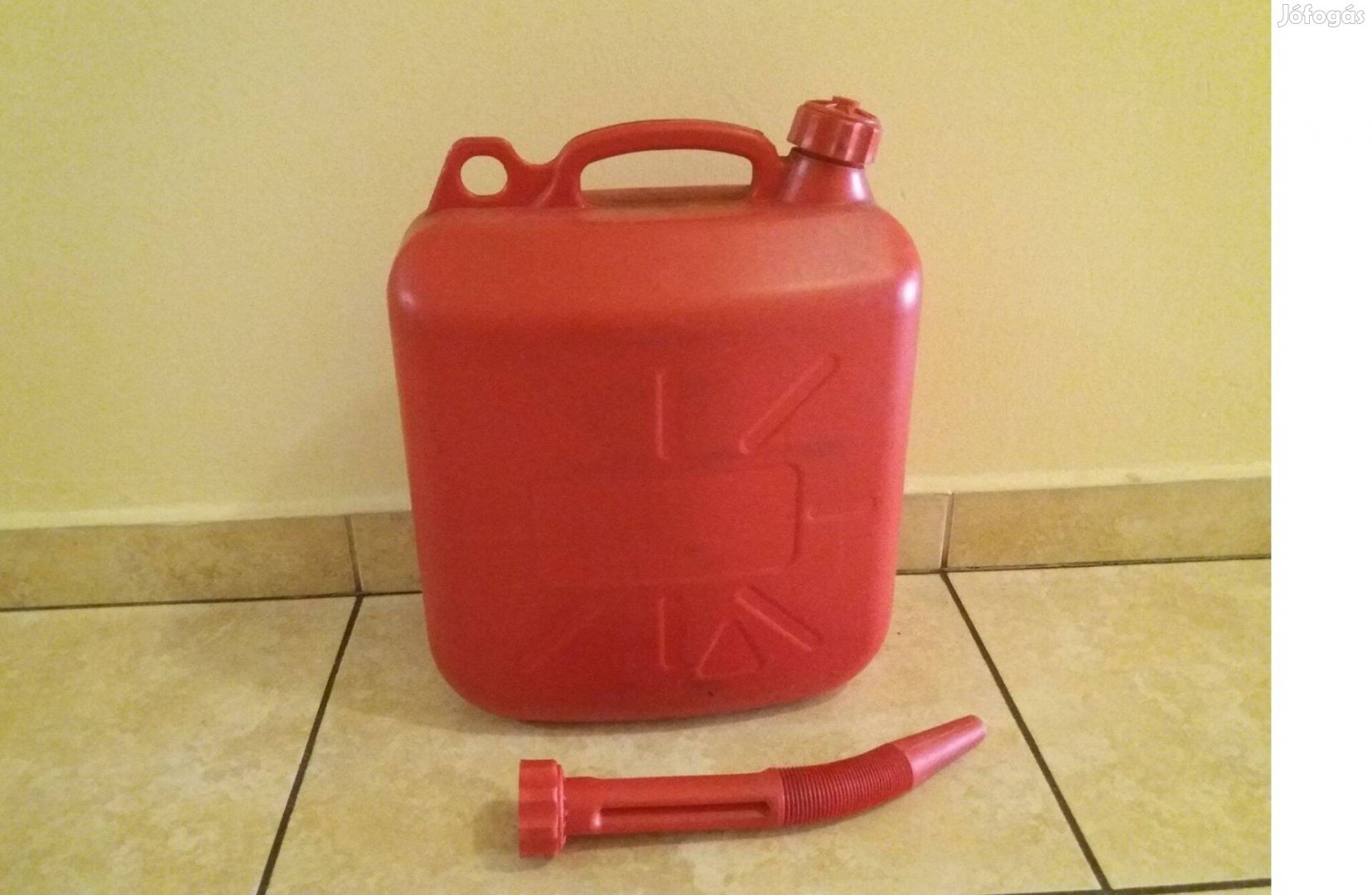 Üzemanyag tartály 10 L benzin gázolaj kanna kiöntő csővel