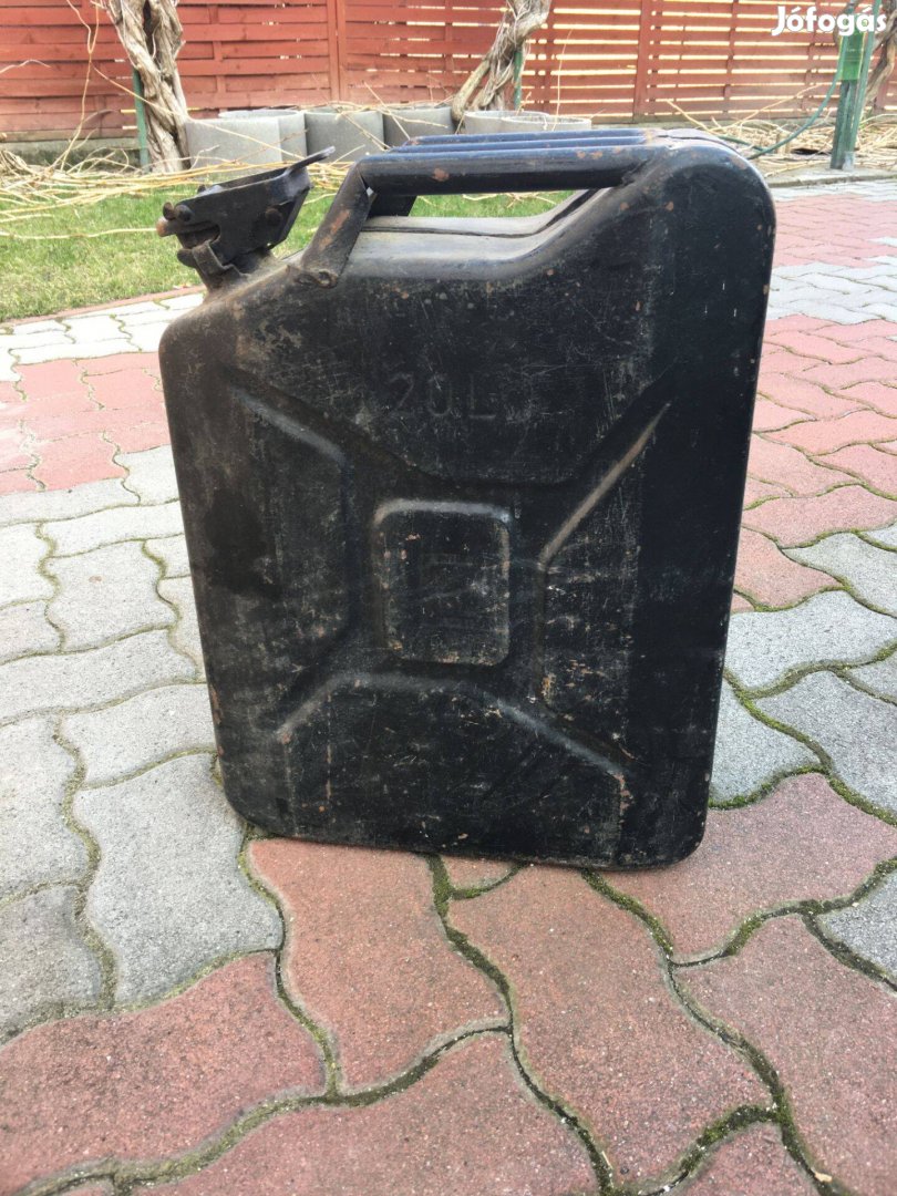 Üzemanyagkanna fémből 20 literes eladó