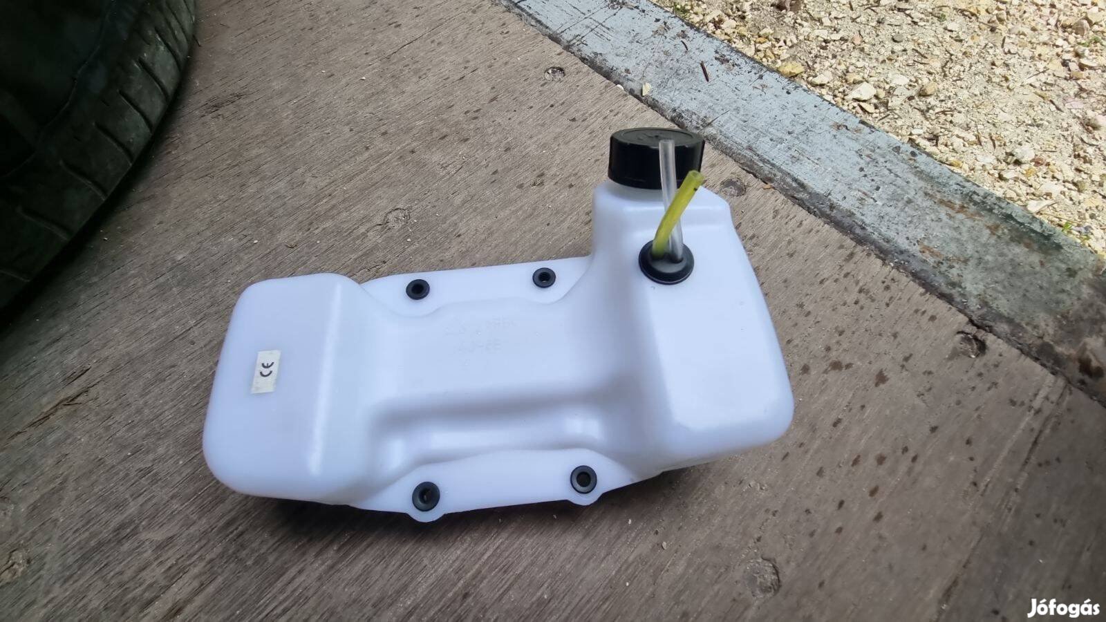 Üzemanyagtank, benzintank, benzincsővel, szűrővel