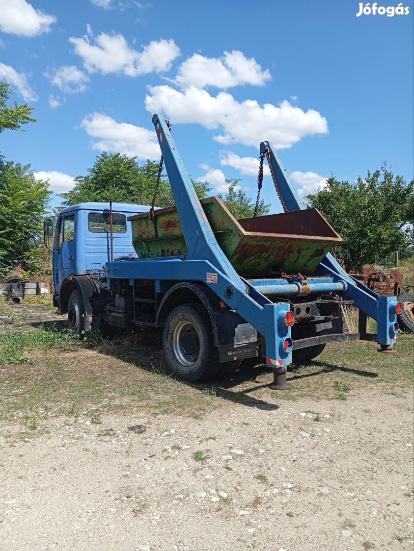 Üzemképes Mercedes konténeres auto