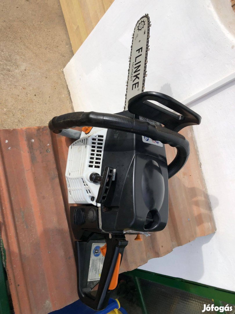 Üzemképes benzines láncfűrész